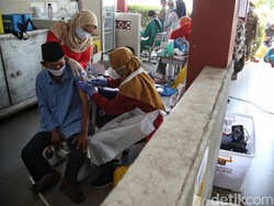 Ketua Komnas KIPI: Lansia yang Miliki Komorbid Bisa Divaksinasi