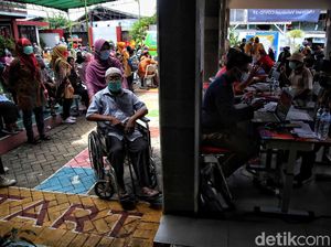 Stok Vaksin Semakin Terbatas, Pemerintah Prioritaskan Lansia