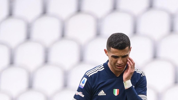 Juventus Portuguese forward Cristiano Ronaldo reacts during the Italian Serie A football match Juventus Turin vs Benevento on March 21, 2021 at the Juventus stadium in Turin. (Photo by Marco BERTORELLO / AFP)