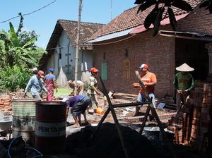 Akhirnya Rumah Warga Mojokerto yang Dihancurkan Istri Dibangun Kembali