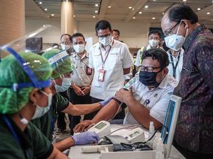 Biar Bali Bisa Wisata Lagi, 6.000 Petugas Bandara Ngurah Rai Divaksinasi Massal