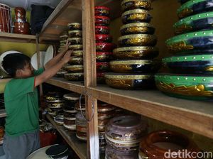 Sepi Permintaan, Perajin Alat Musik Islami Tetap Bertahan