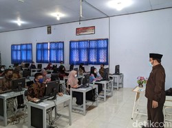 195 Siswa SMA Muhammadiyah 1 Ponorogo Ujian di Sekolah dengan Prokes
