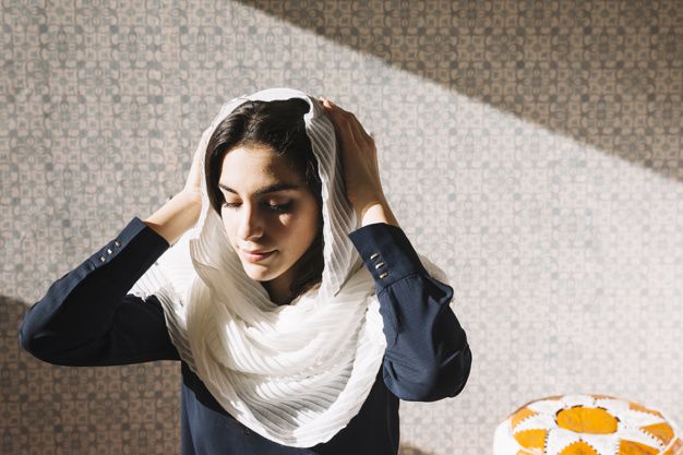 Mengistirahatkan rambut saat tidak memakai hijab.