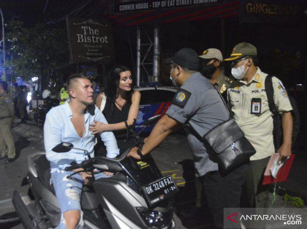 Turis Terjaring Sidak Prokes di Bali, Sebagian Tak Bisa Bayar Denda Turis Terjaring Sidak Prokes di Bali, Sebagian Tak Bisa Bayar Denda