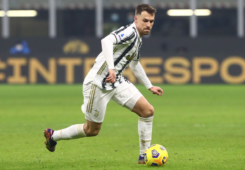 MILAN, ITALY - JANUARY 17:  Aaron Ramsey of Juventus FC in action during the Serie A match between FC Internazionale and Juventus at Stadio Giuseppe Meazza on January 17, 2021 in Milan, Italy. Sporting stadiums around Italy remain under strict restrictions due to the Coronavirus Pandemic as Government social distancing laws prohibit fans inside venues resulting in games being played behind closed doors.  (Photo by Marco Luzzani/Getty Images)