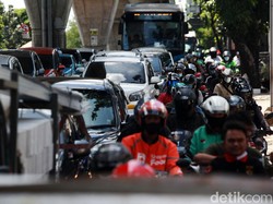 Galian di Jalan Tendean Bikin Macet Parah Pagi Ini