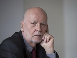 Penyair Polandia Adam Zagajewski Meninggal Dunia