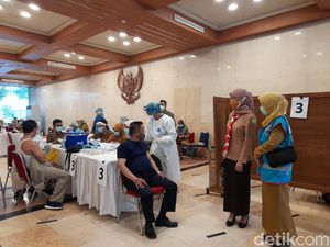 ASN di Balai Kota DKI Jalani Vaksinasi COVID, Target 500 Dosis Sehari