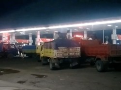 Solar Langka di Sidrap, Antrean Kendaraan Mengular di SPBU