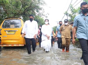 Cek Banjir di Medan Bareng Kahiyang, Bobby Janji Segera Perbaiki Parit