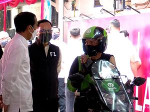 Cerita Driver Gojek Saat Divaksin di Depan Presiden, Rasanya...