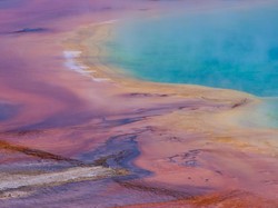 Ada Pelangi di Matamu, eh Bukan.. Ini Mata Air Pelangi