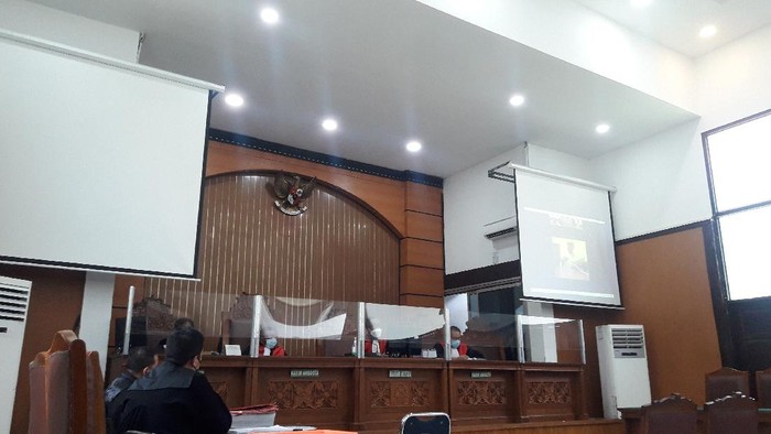 Pengadilan Negeri Jakarta Selatan (PN Jaksel) kembali menggelar sidang kasus ujaran kebencian dengan terdakwa Sugi Nur Raharja alias Gus Nur. Sidang hari ini beragendakan pemeriksaan saksi dari pihak terdakwa.