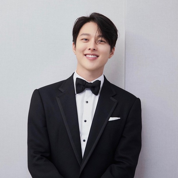 Jang Ki Yong mengaku kalau dia sebenarnya orang yang introvert dan pemalu saat kecil.