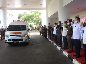 Jaksa Agung Beri Penghormatan Terakhir untuk Almarhum Basrief Arief Jaksa Agung Beri Penghormatan Terakhir untuk Almarhum Basrief Arief
