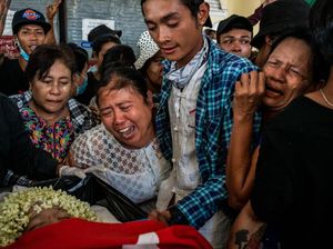 Jerit Tangis Keluarga Korban yang Ditembak Militer Myanmar Jerit Tangis Keluarga Korban yang Ditembak Militer Myanmar