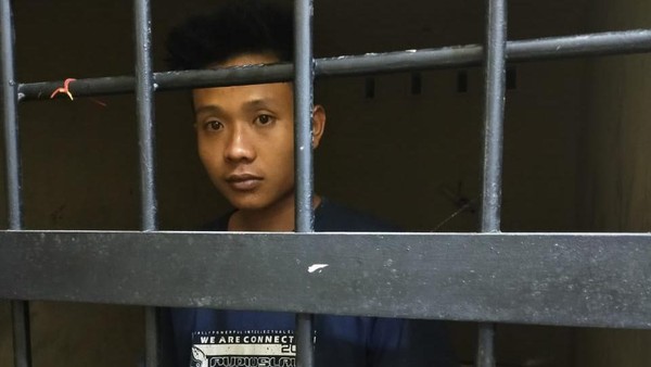 Sadis anak penggal kepala bapaknya