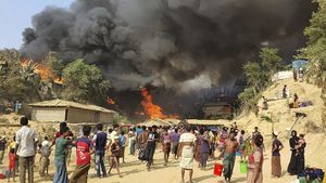 Si Jago Merah Kembali Lahap Kamp Pengungsi Rohingya
