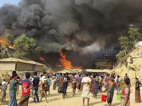 Si Jago Merah Kembali Lahap Kamp Pengungsi Rohingya