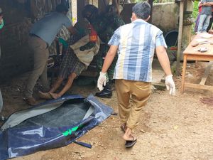 Polisi Ungkap Alasan Pria Arak Kepala Ayah yang Dipancung Keliling Kampung Polisi Ungkap Alasan Pria Arak Kepala Ayah yang Dipancung Keliling Kampung