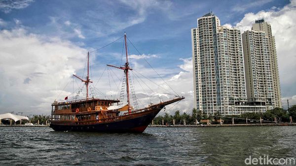 Menikmati Wisata Bahari Lewat Kapal Pinisi di Ancol