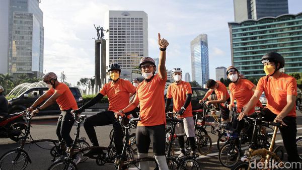 Menteri Sandi Ngantor Gowes Sepeda