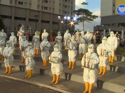 Syahdu! 1.500 Nakes-Pasien Wisma Atlet Mainkan Angklung Gugur Bunga