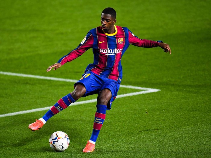 BARCELONA, SPAIN - MARCH 15: Ousmane Dembele of FC Barcelona runs with the ball during the La Liga Santander match between FC Barcelona and SD Huesca at Camp Nou on March 15, 2021 in Barcelona, Spain. Sporting stadiums around Spain remain under strict restrictions due to the Coronavirus Pandemic as Government social distancing laws prohibit fans inside venues resulting in games being played behind closed doors. (Photo by David Ramos/Getty Images)