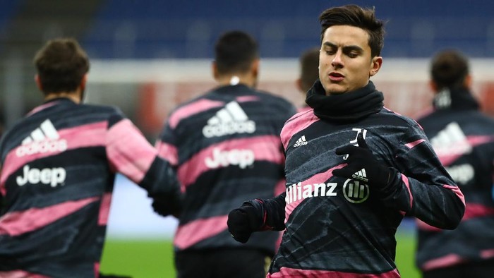 MILAN, ITALY - JANUARY 06:  Paulo Dybala of Juventus FC during the warm up before the Serie A match between AC Milan and Juventus at Stadio Giuseppe Meazza on January 6, 2021 in Milan, Italy.  (Photo by Marco Luzzani/Getty Images)