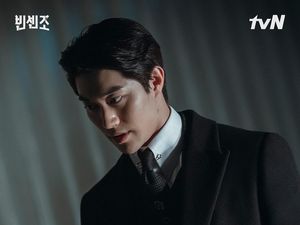 9 Foto Ganteng Kwak Dong Yeon, Pemain Drakor Vincenzo yang Jadi Bos Palsu