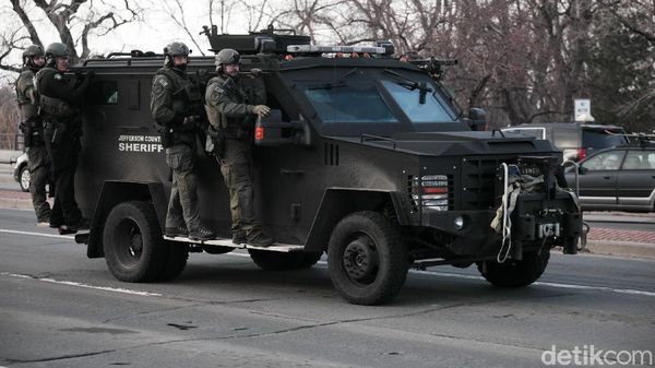 Begini Suasana Polisi AS Kepung Pelaku Penembakan di Supermaket