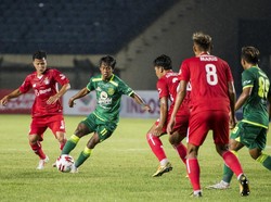 Bisikan Aji Santoso yang Buat 10 Pemain Persebaya Kandaskan Persik