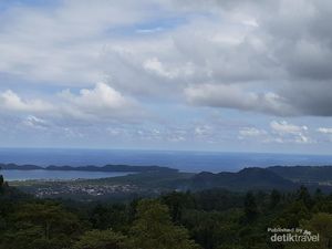 Indahnya Pantai Lakban, Bisa Melihat Salib-Bulan Bintang Raksasa Indahnya Pantai Lakban, Bisa Melihat Salib-Bulan Bintang Raksasa