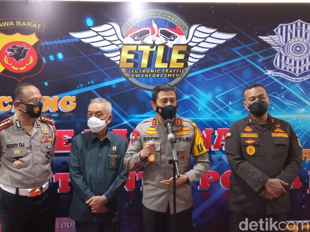 Polda Jabar Mulai Berlakukan Tilang Elektronik di Bandung Polda Jabar Mulai Berlakukan Tilang Elektronik di Bandung