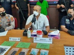 Kurir Narkoba Ditangkap Polisi di Depan PN Jakpus, 944 Butir Ekstasi Disita