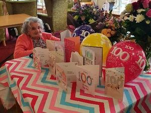 Rahasia Panjang Umur Nenek 100 Tahun, Banyak Makan Roti Panggang Rahasia Panjang Umur Nenek 100 Tahun, Banyak Makan Roti Panggang