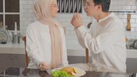 Romantisnya Dinda Hauw dan Rey Mbayang Saat Makan Bareng
