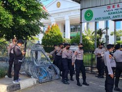 Sidang HRS Kembali Digelar, Kawat Duri-Rantis Disiagakan di PN Jaktim