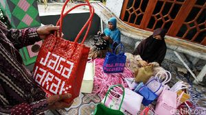 Sragen Punya Tas Anyaman yang Dipesan Sampai Korea-Jepang
