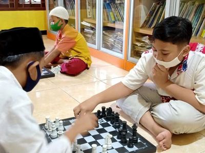 Unik! Terapi Catur Ini Bisa Atasi Stress dan Depresi Lho