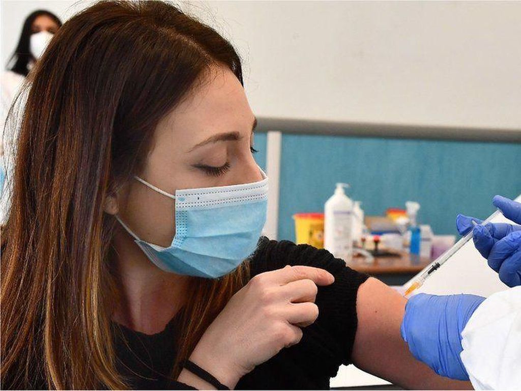 Kampanye Vaksin Covid-19, Kota-kota di AS Gratiskan Donat Sampai Ganja