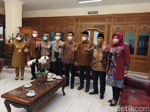 Gibran Rapat Bareng 6 Bupati Solo Raya, Bahas Apa? Gibran Rapat Bareng 6 Bupati Solo Raya, Bahas Apa?