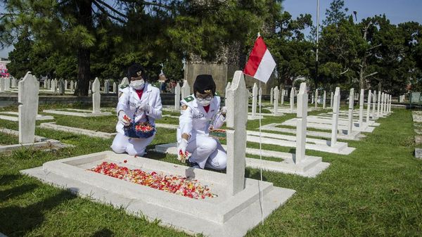 Ziarah Makam Peringati Bandung Lautan Api