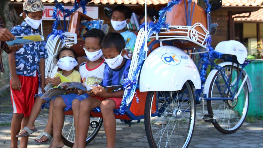 Becak Listrik jadi Perpustakaan Keliling Becak Listrik jadi Perpustakaan Keliling