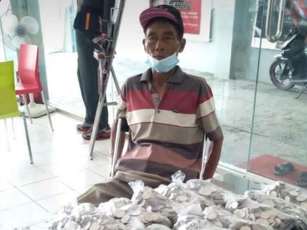 Buruh Tani di Magetan Beli Motor dengan Uang Koin yang Ditabung 3 Tahun Buruh Tani di Magetan Beli Motor dengan Uang Koin yang Ditabung 3 Tahun