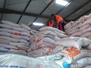 Begini Kondisi 3.000 Ton Beras Impor Vietnam yang Disimpan 3 Tahun di Banyuwangi Begini Kondisi 3.000 Ton Beras Impor Vietnam yang Disimpan 3 Tahun di Banyuwangi