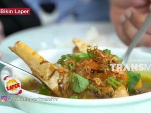 Bikin Laper! Nikmatnya Nyeruput Sumsum Sop Kambing Pakai Sedotan