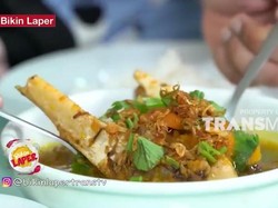 Bikin Laper! Nikmatnya Nyeruput Sumsum Sop Kambing Pakai Sedotan