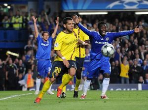 Ruang Ganti Chelsea Usai Disingkirkan Barca: Botol Melayang, Meja Remuk